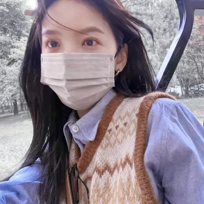 红色圣女 高清封面